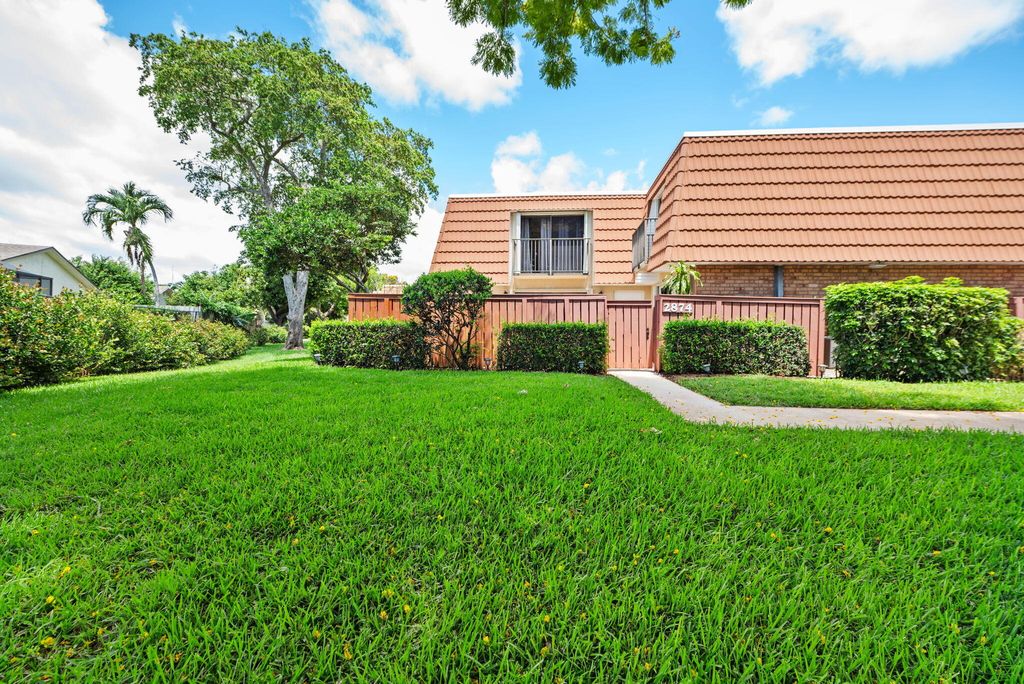Photo of 2874 Waterford Drive S, Deerfield Beach, FL 33442 (MLS # B26039366)