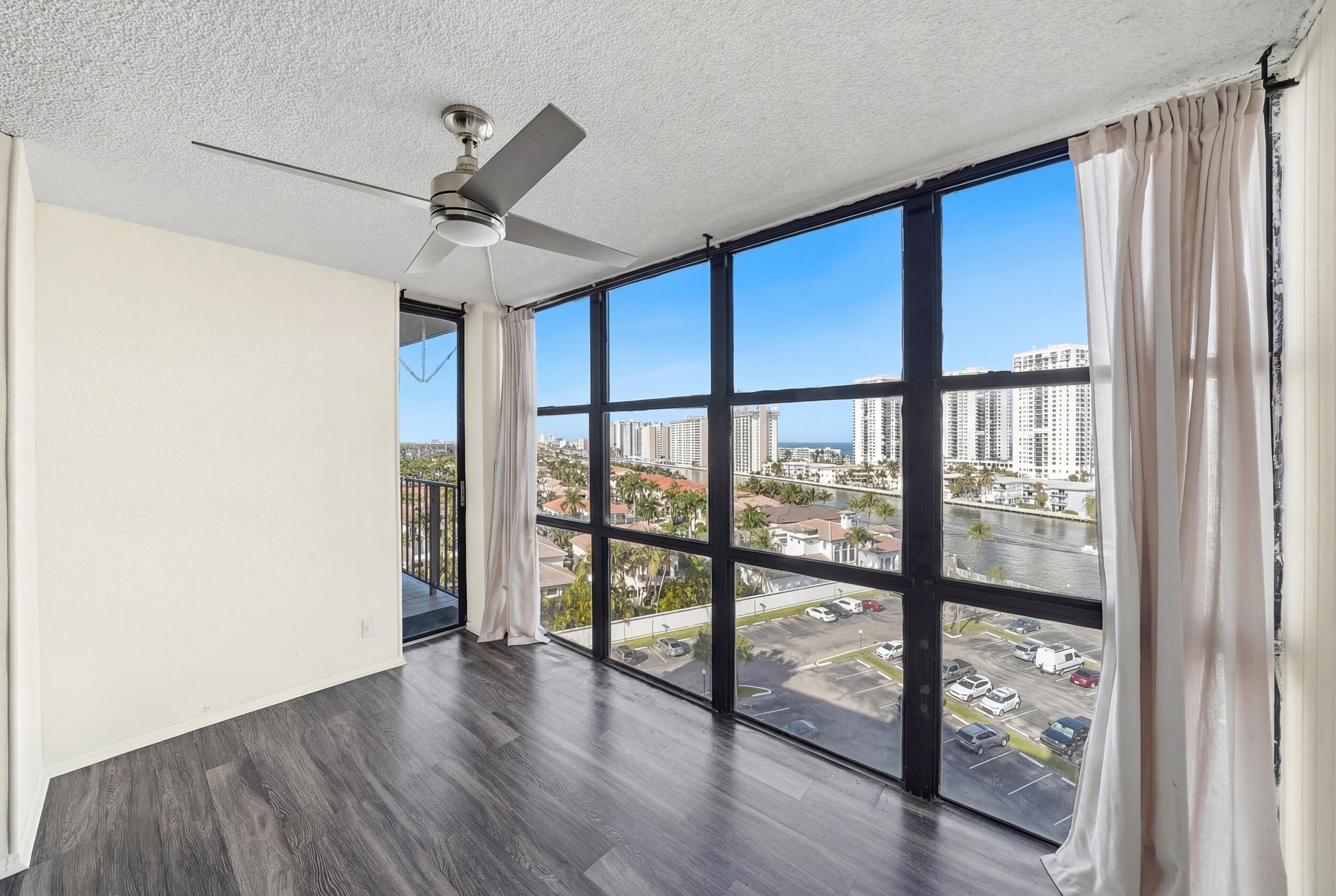 1000 Parkview Drive 1006