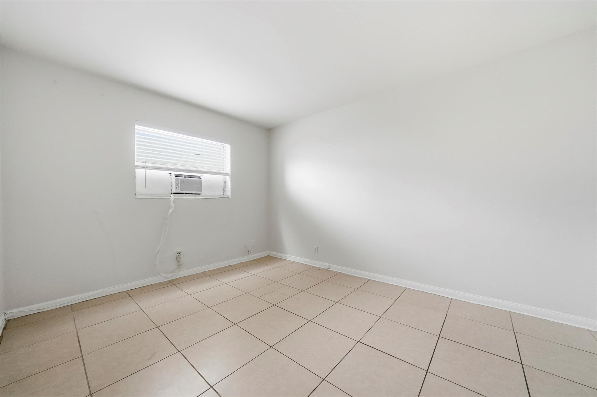 LAKE VIEW CONDO APTS - Residential Lease