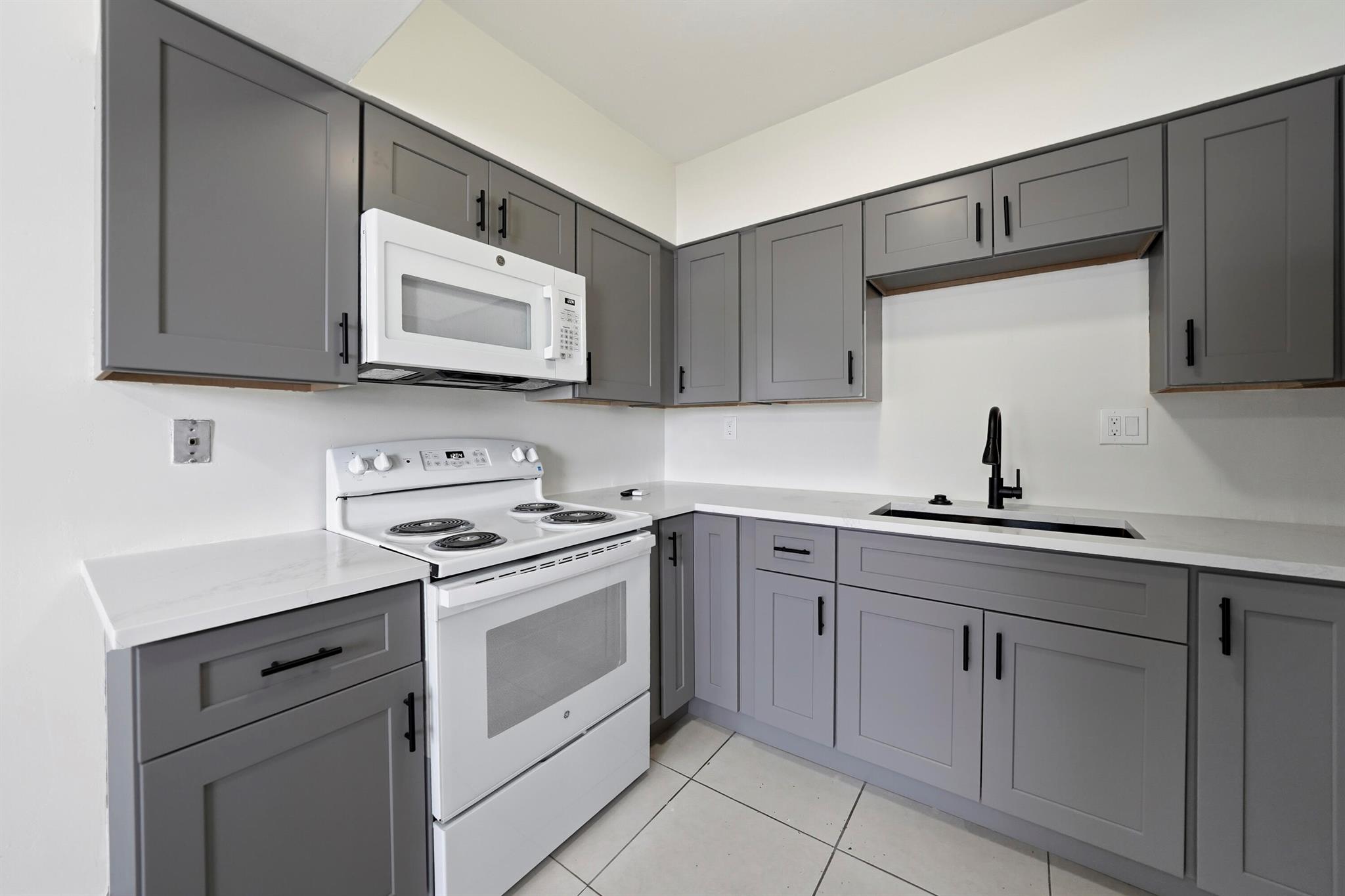 LAKE VIEW CONDO APTS - Residential Lease