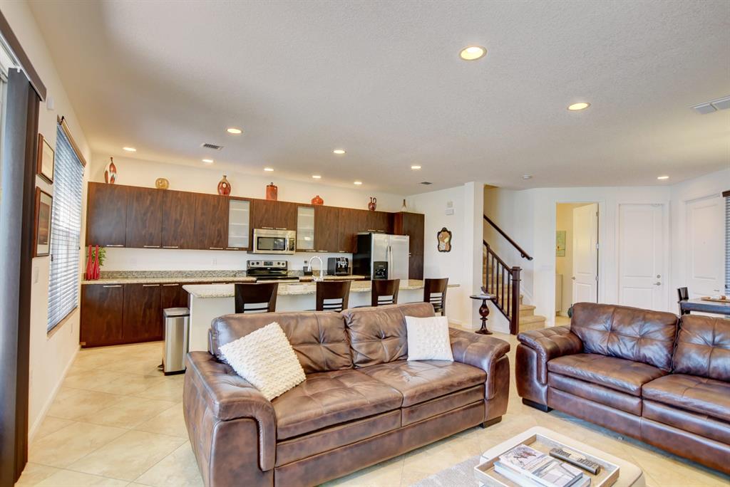 BLUE LAKE TOWNHOMES - Residential