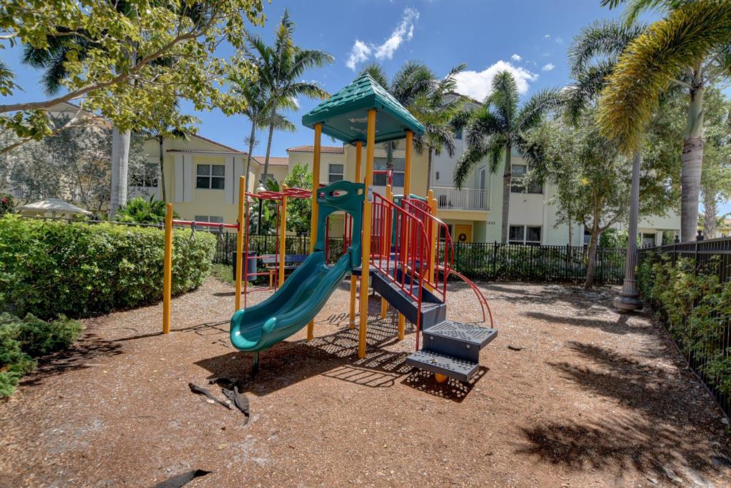 BLUE LAKE TOWNHOMES - Residential