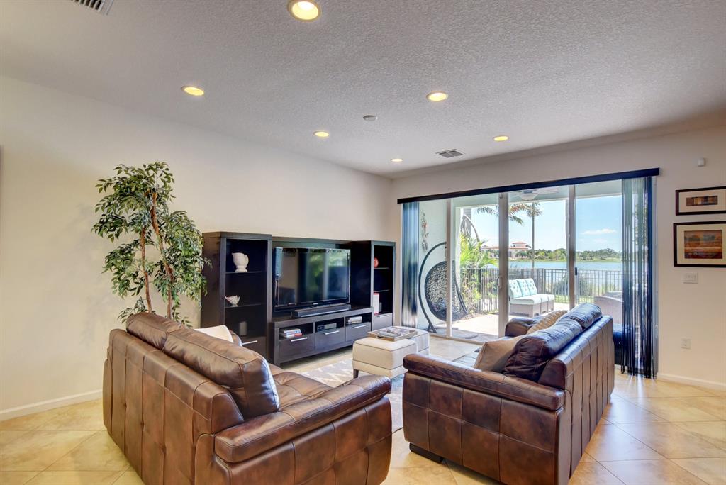 BLUE LAKE TOWNHOMES - Residential