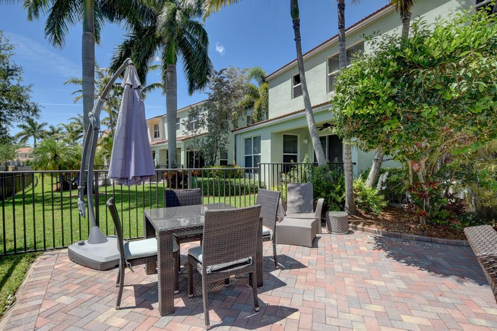 BLUE LAKE TOWNHOMES - Residential