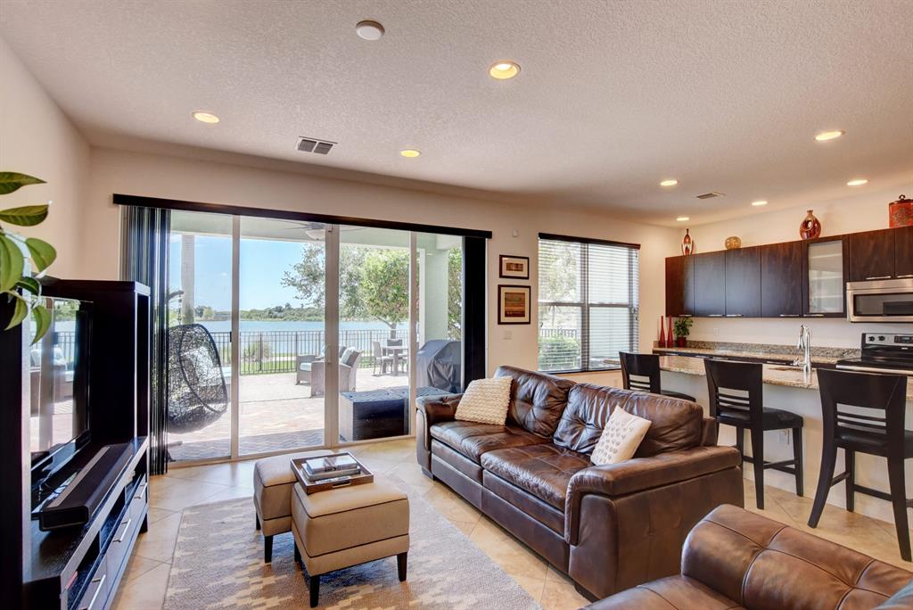 BLUE LAKE TOWNHOMES - Residential