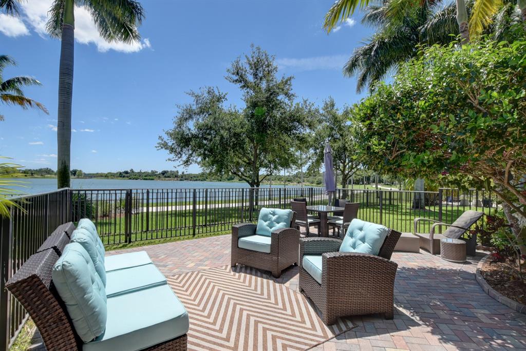 BLUE LAKE TOWNHOMES - Residential