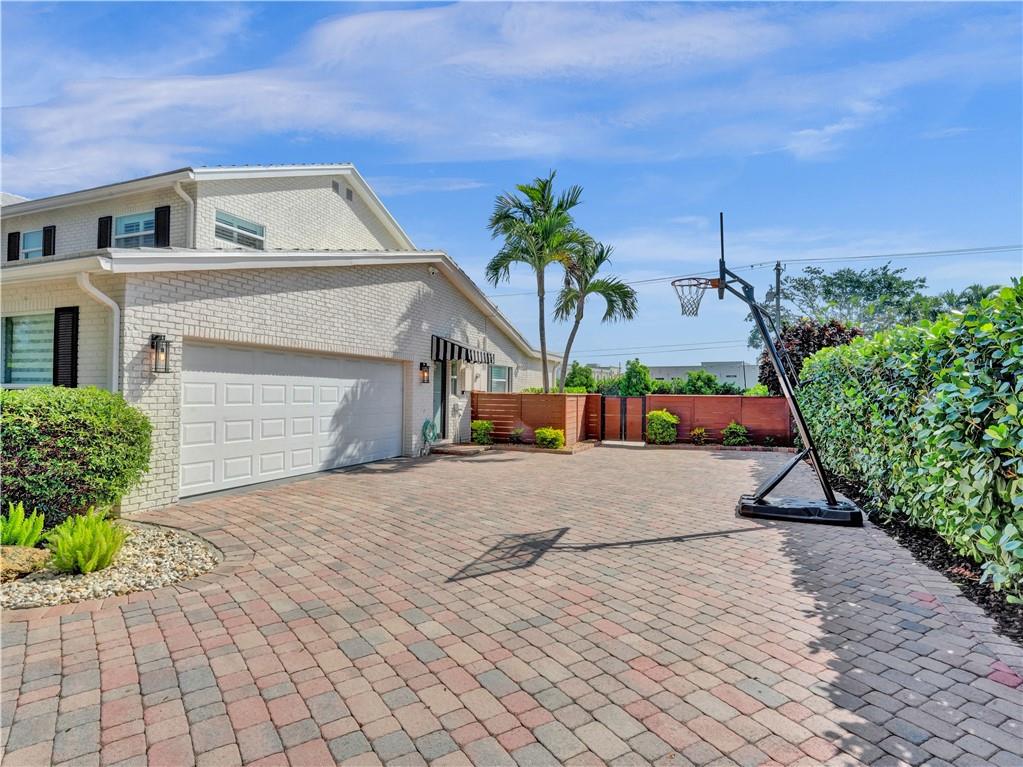 CORAL RIDGE COUNTRY CLUB - Residential