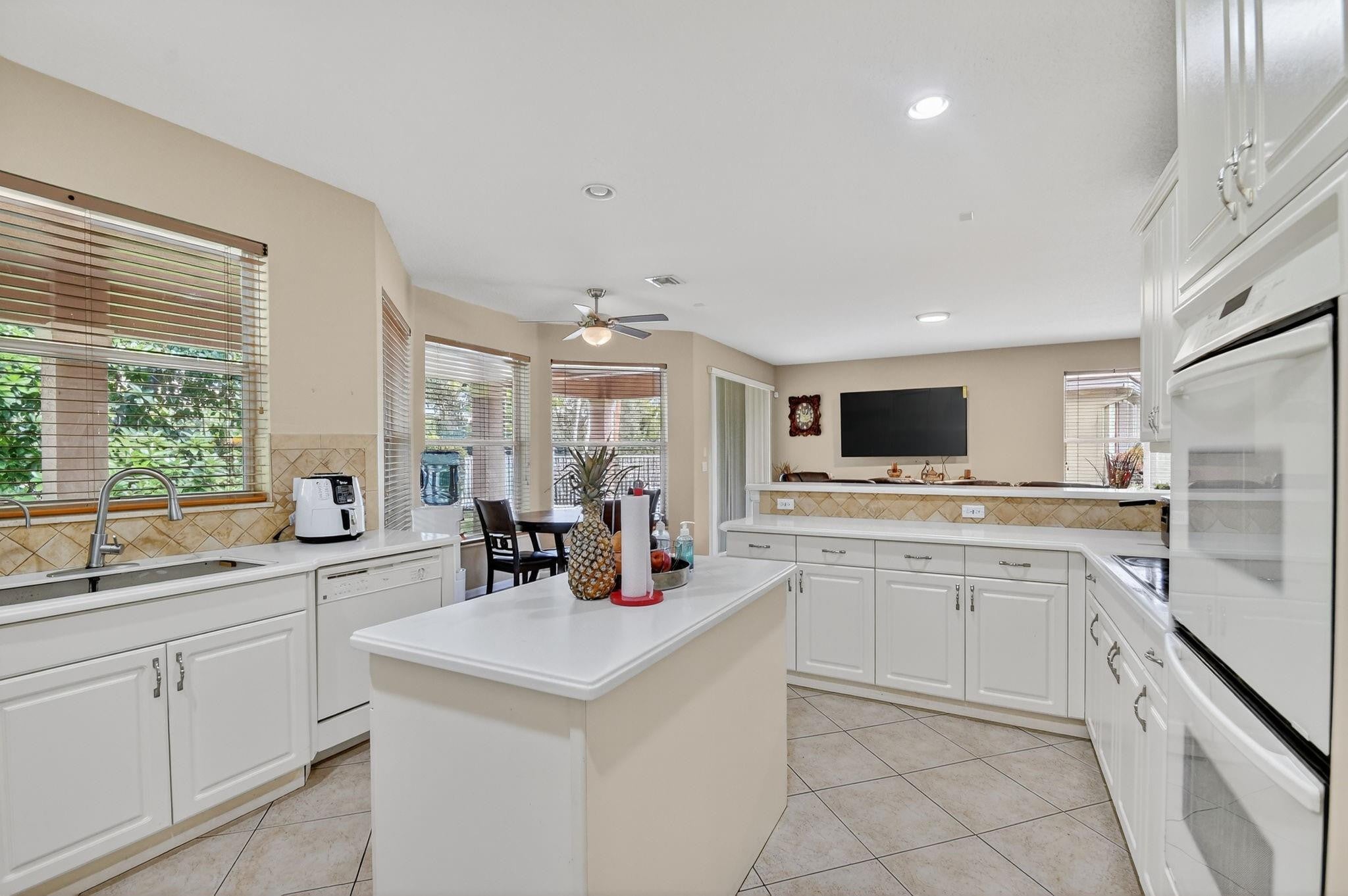 9393 Savannah Estates Drive