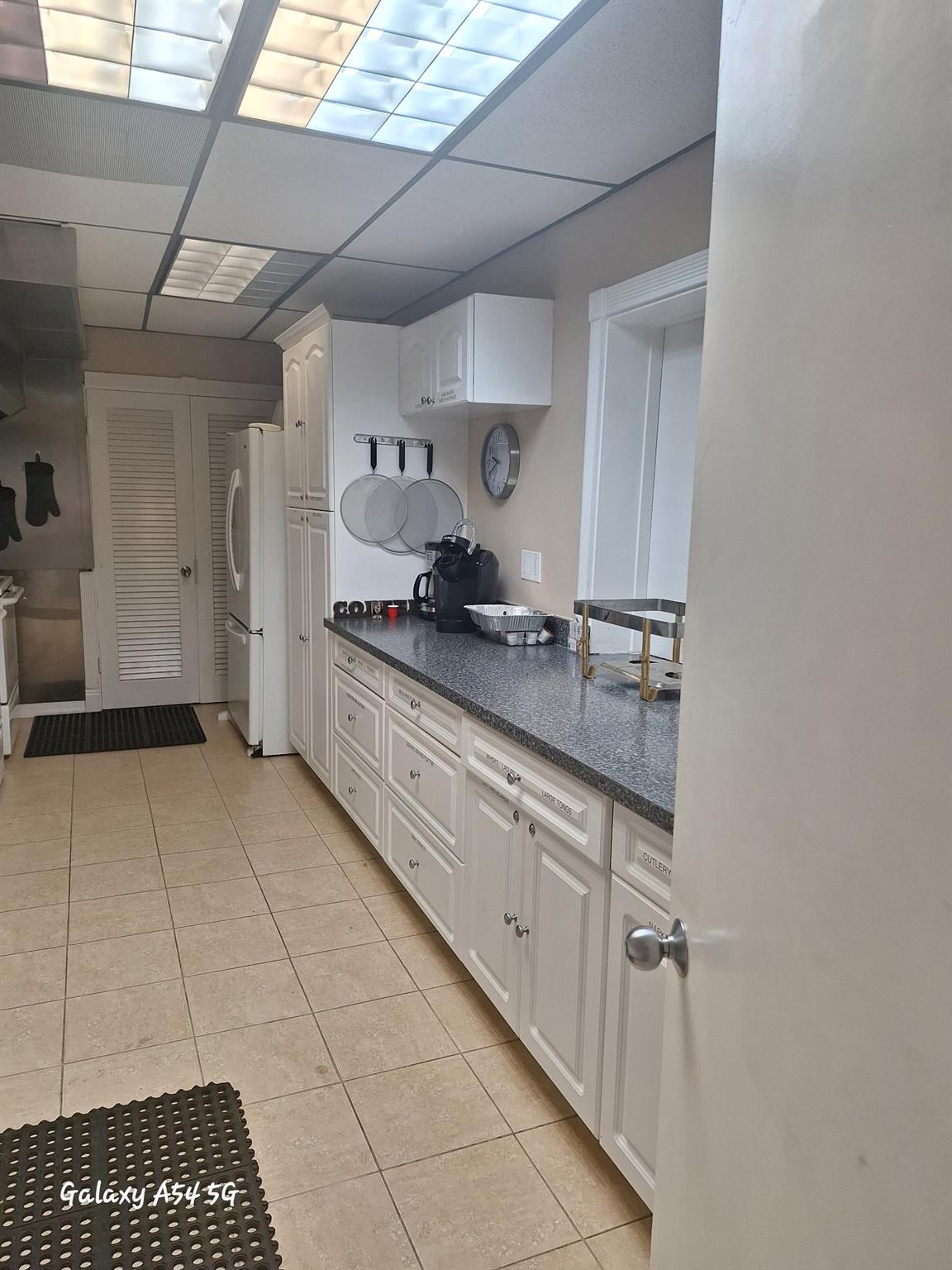Corner unit on first floor. New Air conditioner installed October 2024. It has one assigned parking stall. Updated bathroom.
Lake Clarke Gardens is a gated 55+ condominium community in Lake Worth, Florida. Key features include:
Amenities: Offers extensive amenities like two swimming pools, a putting green, exercise room, saunas, library, various courts, and an auditorium.
Activities: Hosts year-round activities fostering an active and social environment.
Location: Conveniently located near shops and restaurants, and only 10 minutes from Downtown Lake Worth and the beach.