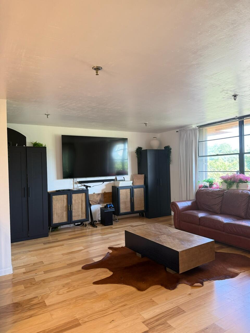 671 NE 195th Street 316e, Miami, FL, 33179/$170,000 2 671 NE 195th Street 316e