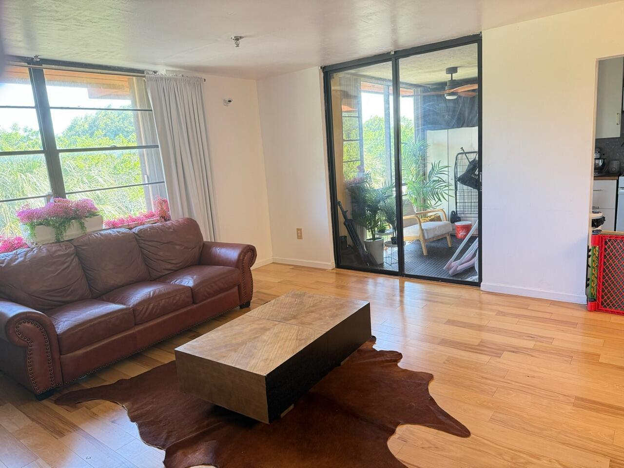 671 NE 195th Street 316e, Miami, FL, 33179/$170,000 3 671 NE 195th Street 316e