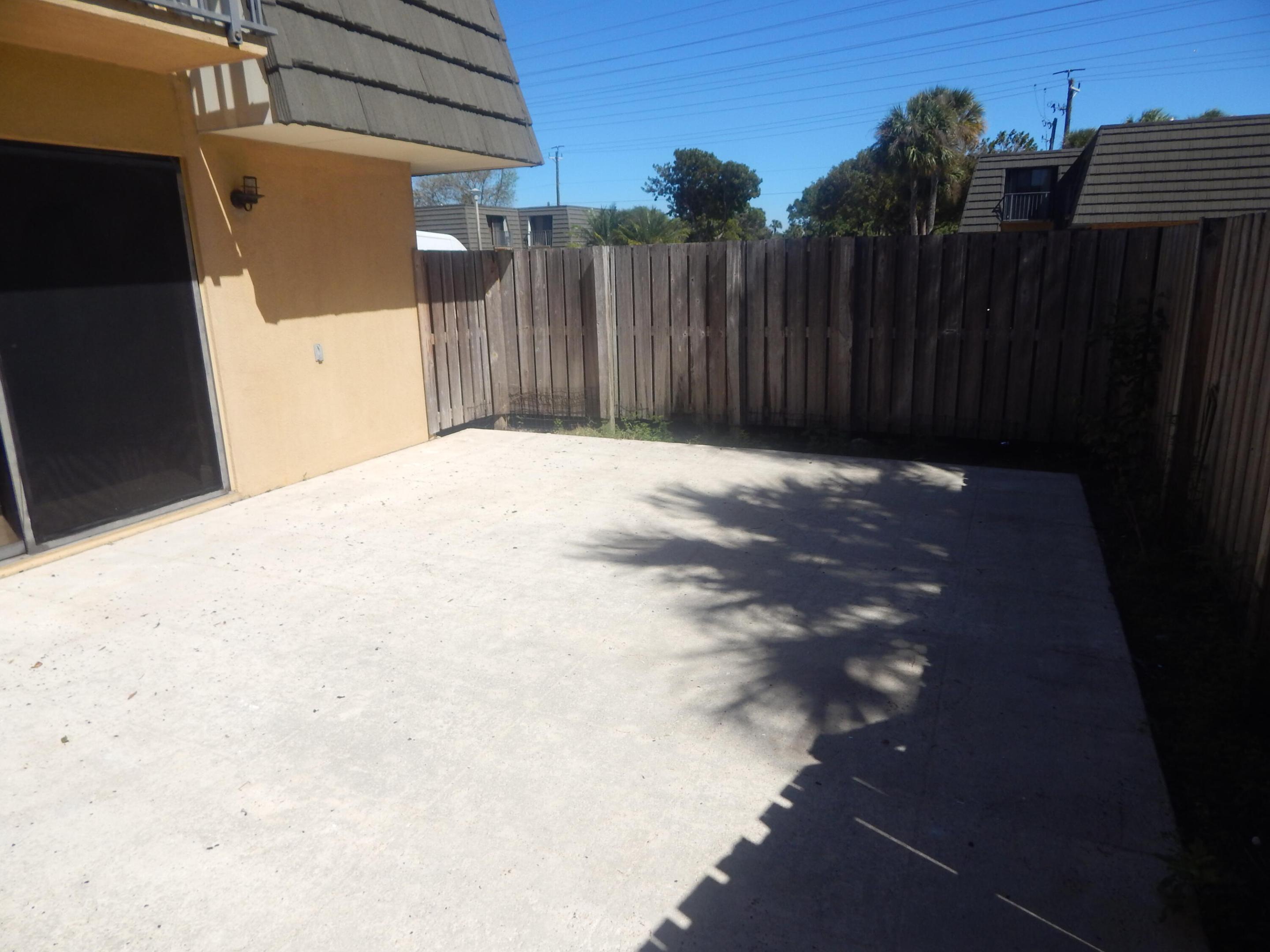 VILLAGE OF SANDALWOOD LAKES 3 - Residential