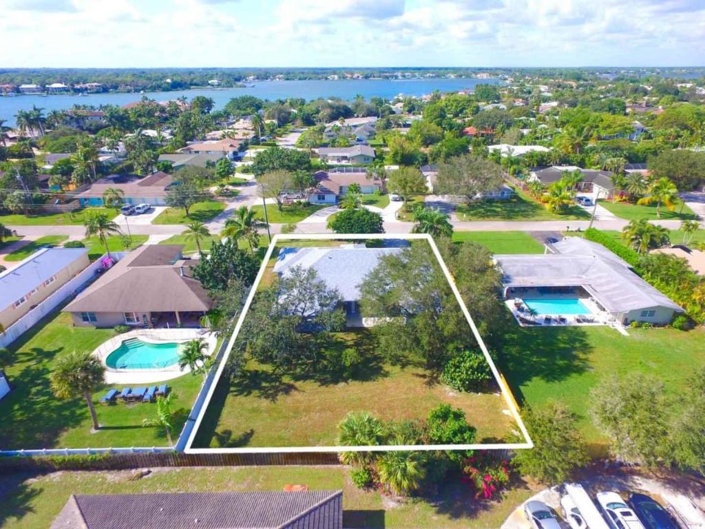 Tequesta Country Club - Residential