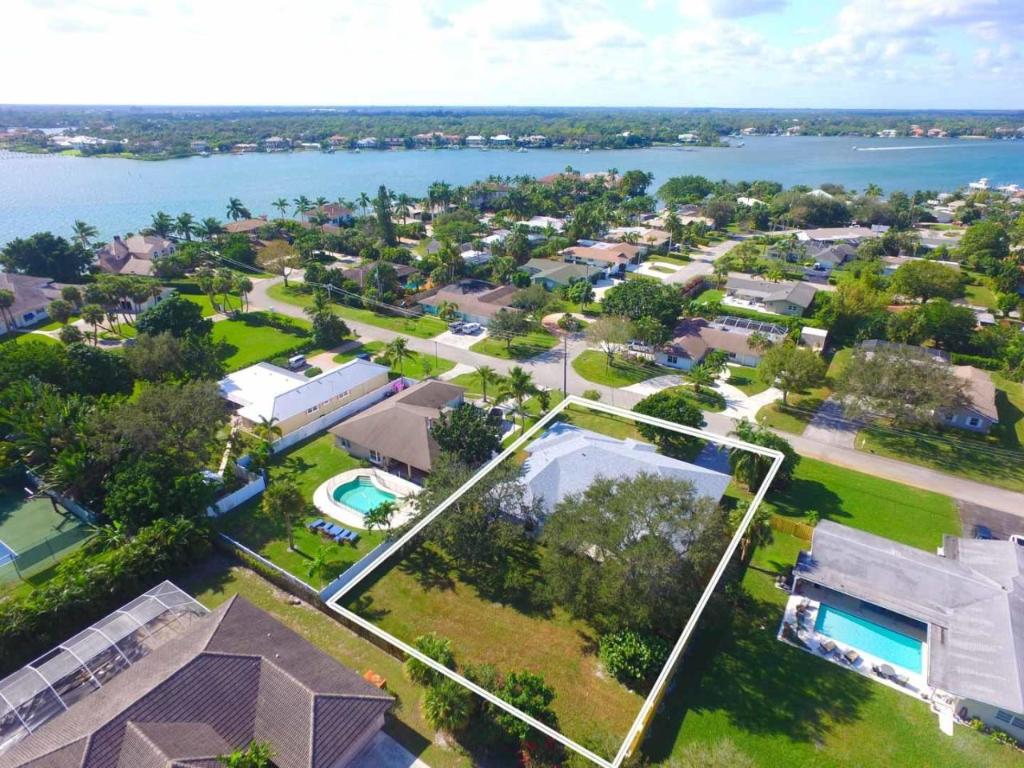 Tequesta Country Club - Residential