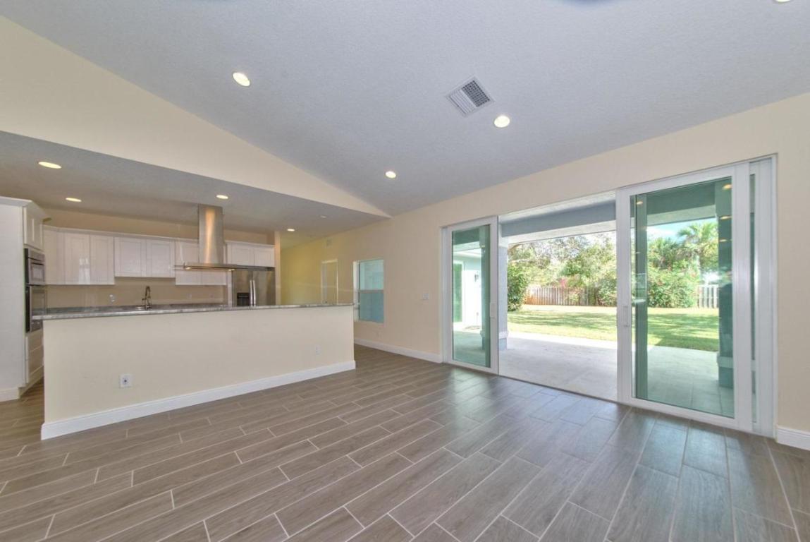 Tequesta Country Club - Residential