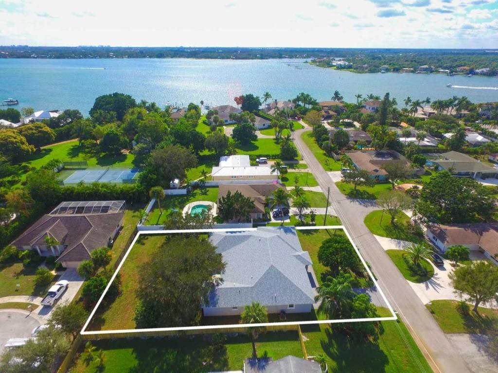 Tequesta Country Club - Residential