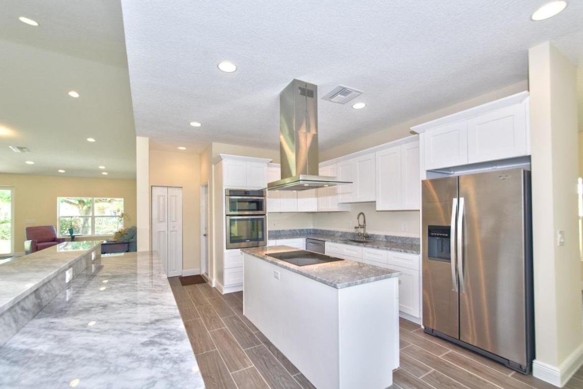 Tequesta Country Club - Residential