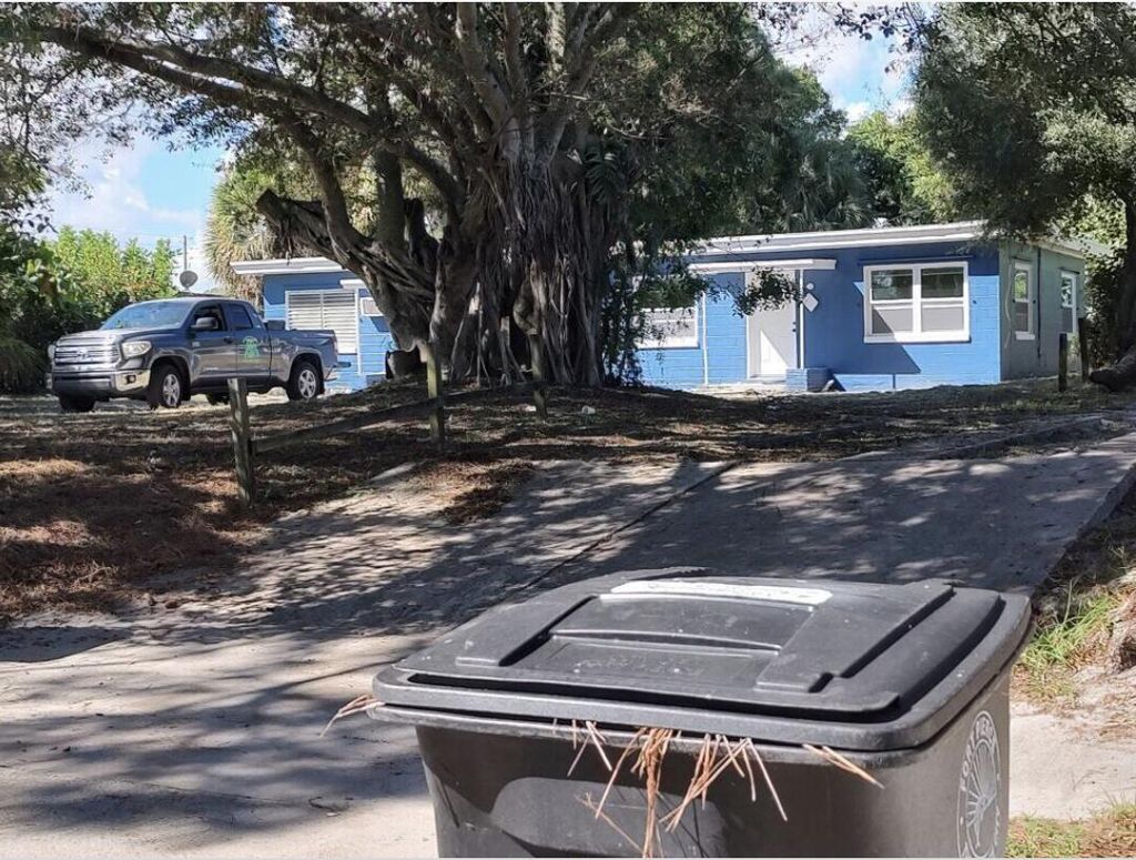 Photo of 1111 Chipola Road, Fort Pierce, FL 34950 (MLS # R11011771)