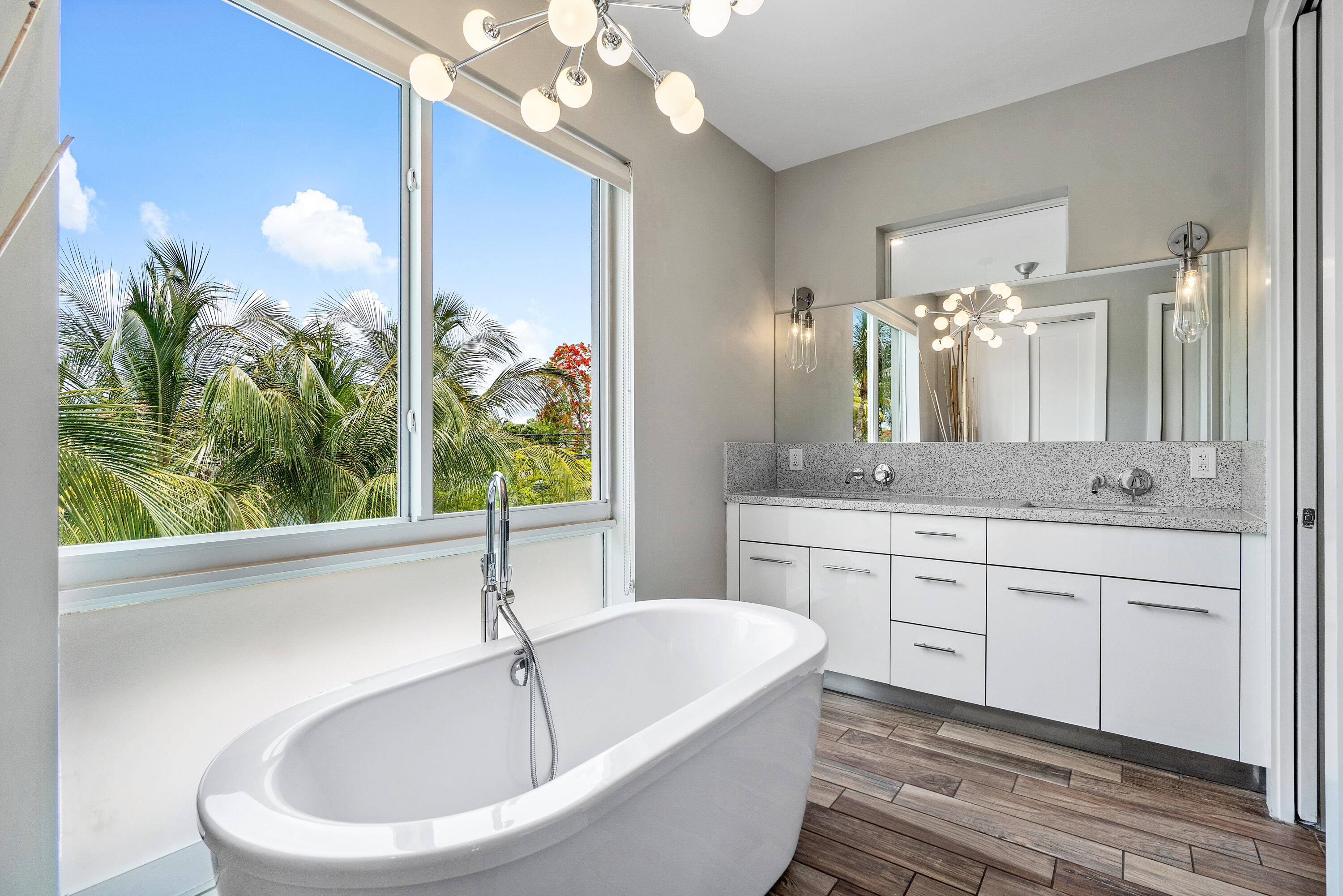 Old School Square Histori - Residential