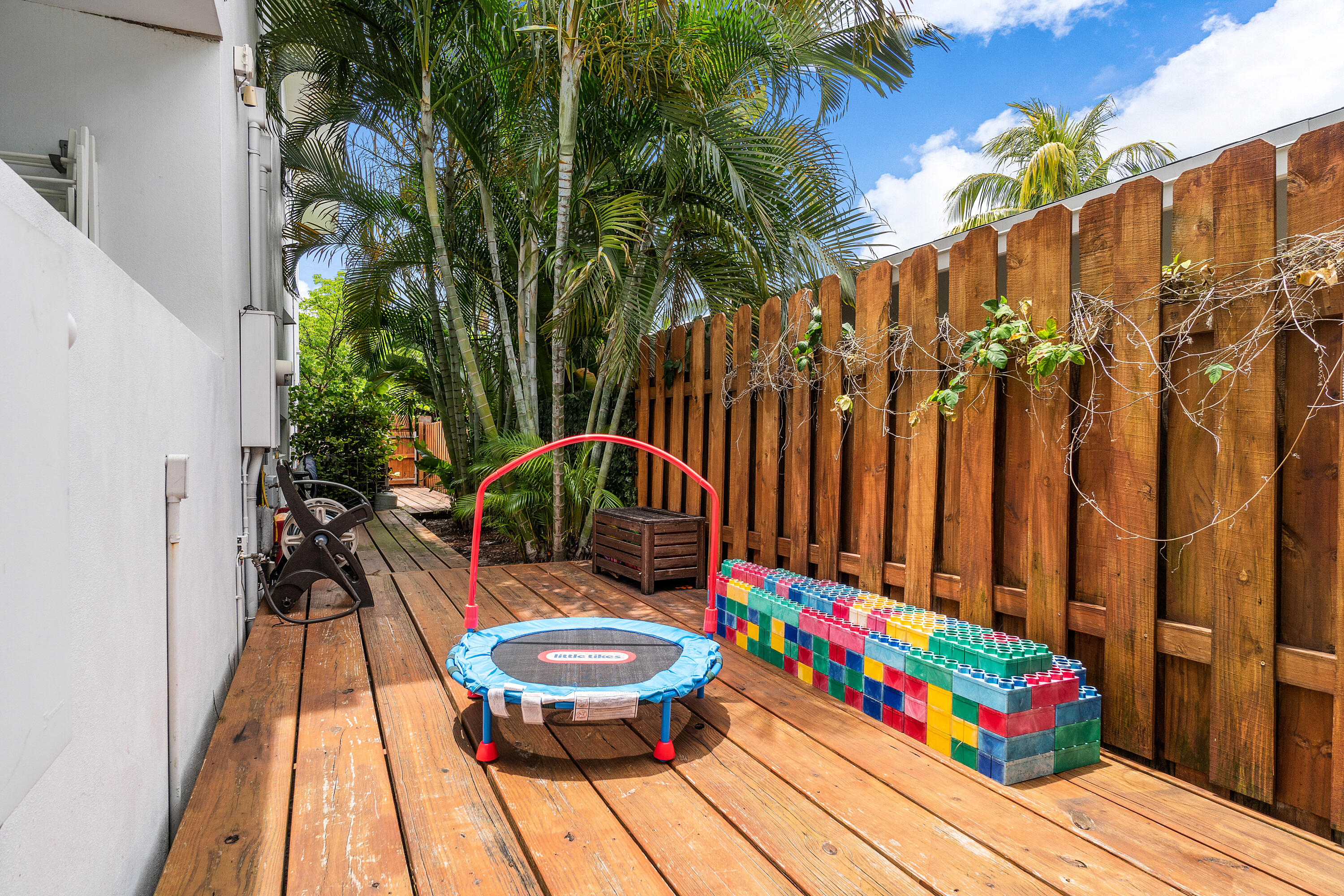 Old School Square Histori - Residential