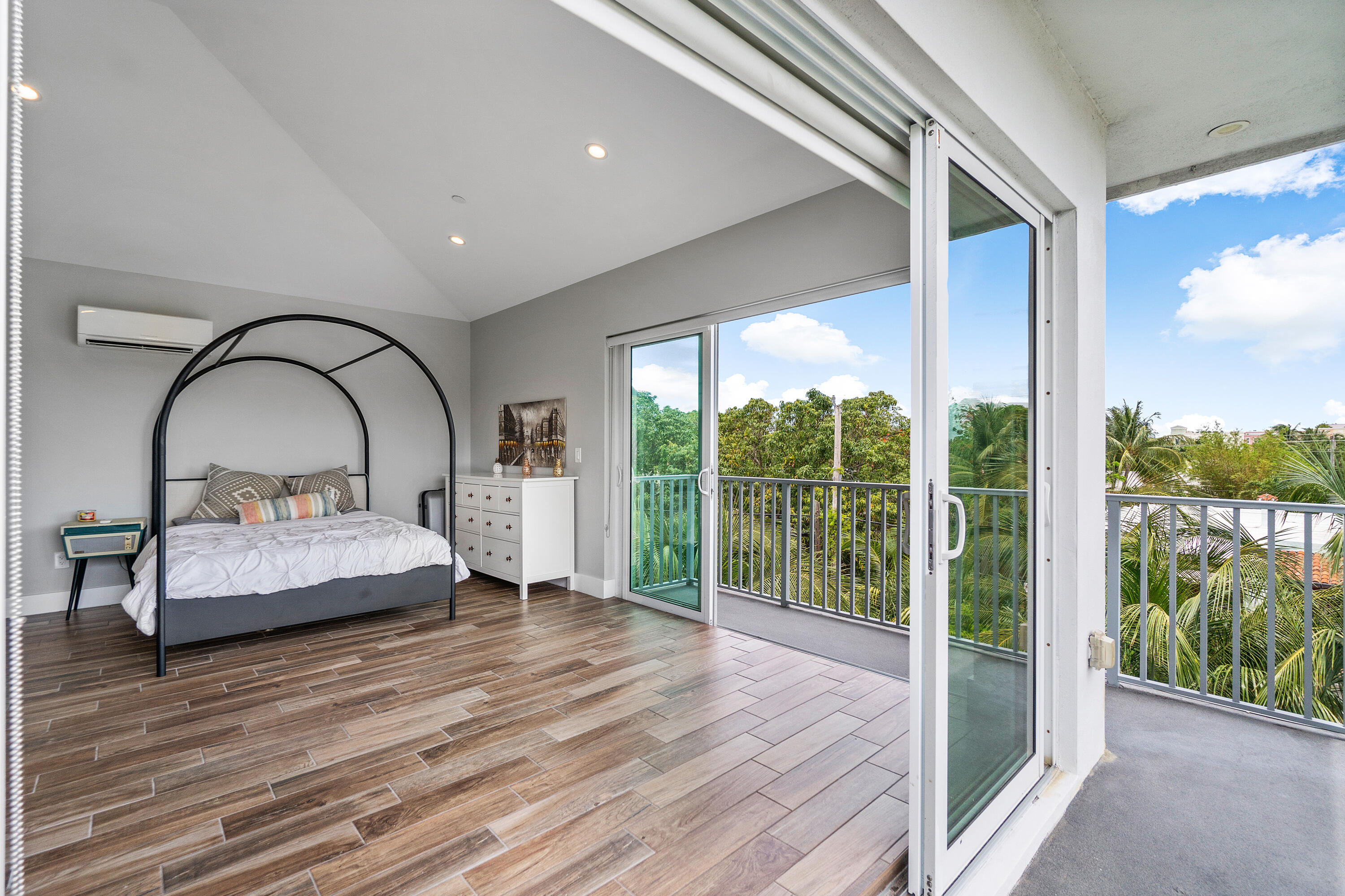 Old School Square Histori - Residential