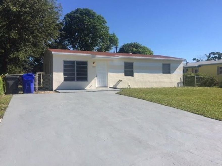 BEAUTIFUL!! MOVE IN READY!! 3 BEDROOM 2 BATH HOME, STAINLESS STEEL APPLIANCES, GRANITE COUNTERTOPS, VERY LOW REAL ESTATE TAXES. LARGE STORAGE ROOM IN THE BACK. BIG FENCED YARD, NEW ROOF. CLOSE TO SHOPPING SCHOOLS TRANSPORTATION AND HIGHWAYS. NO HOA , NO RESTRICTIONS!!