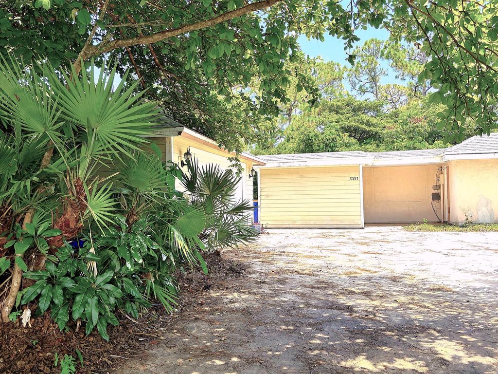 Photo of 8587 SW 18th Avenue, Stuart, FL 34997 (MLS # R11096853)