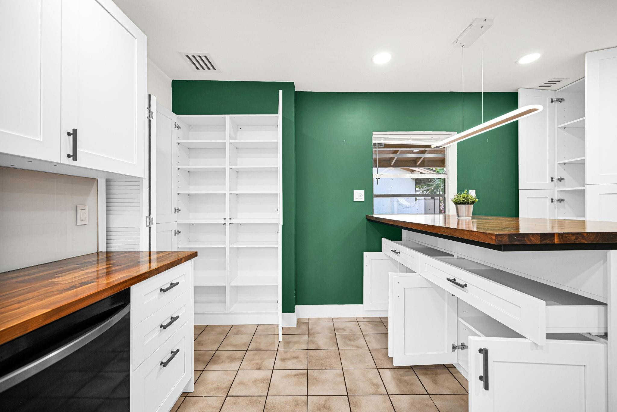 THE HILLS OF INVERRARY - Residential