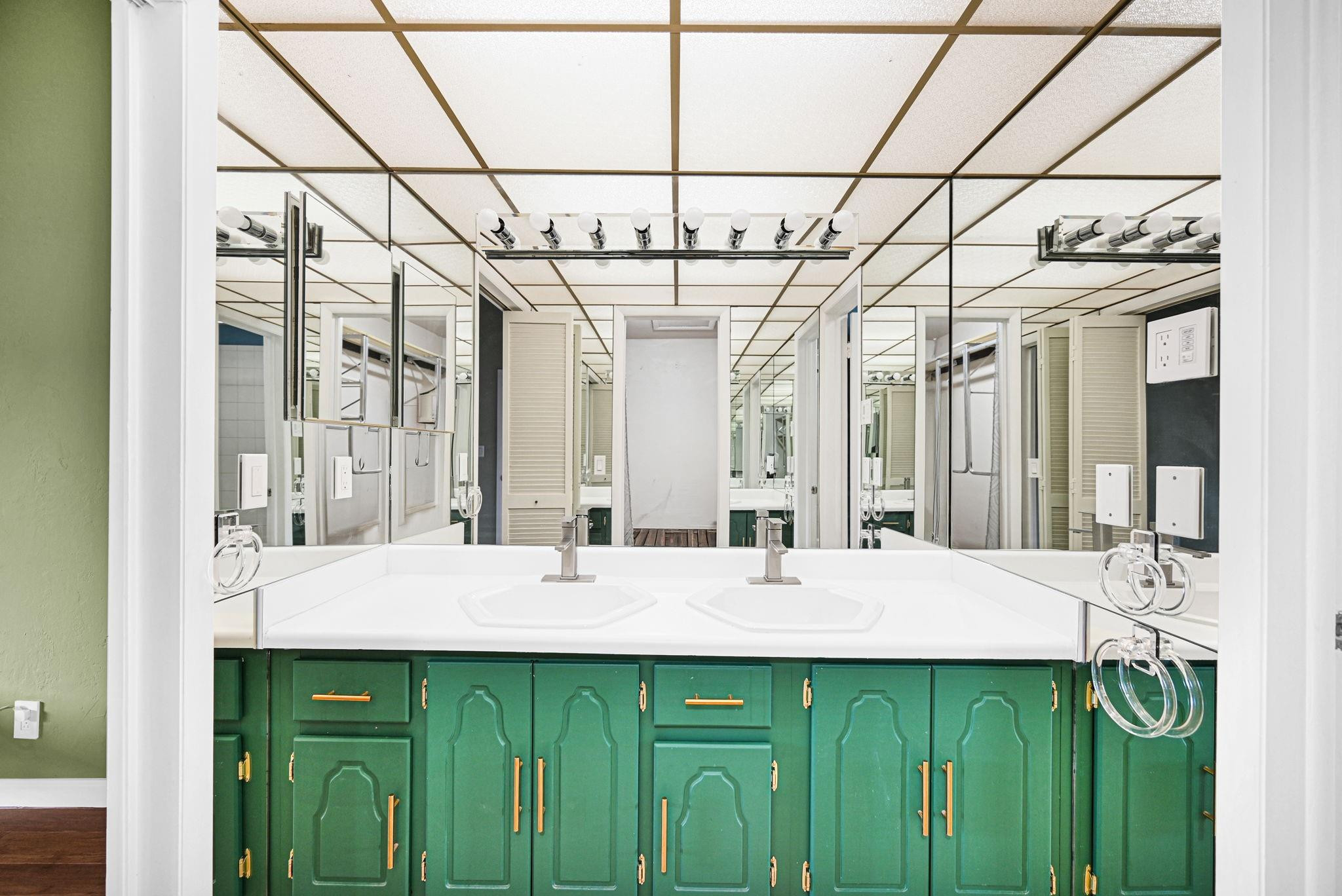 THE HILLS OF INVERRARY - Residential