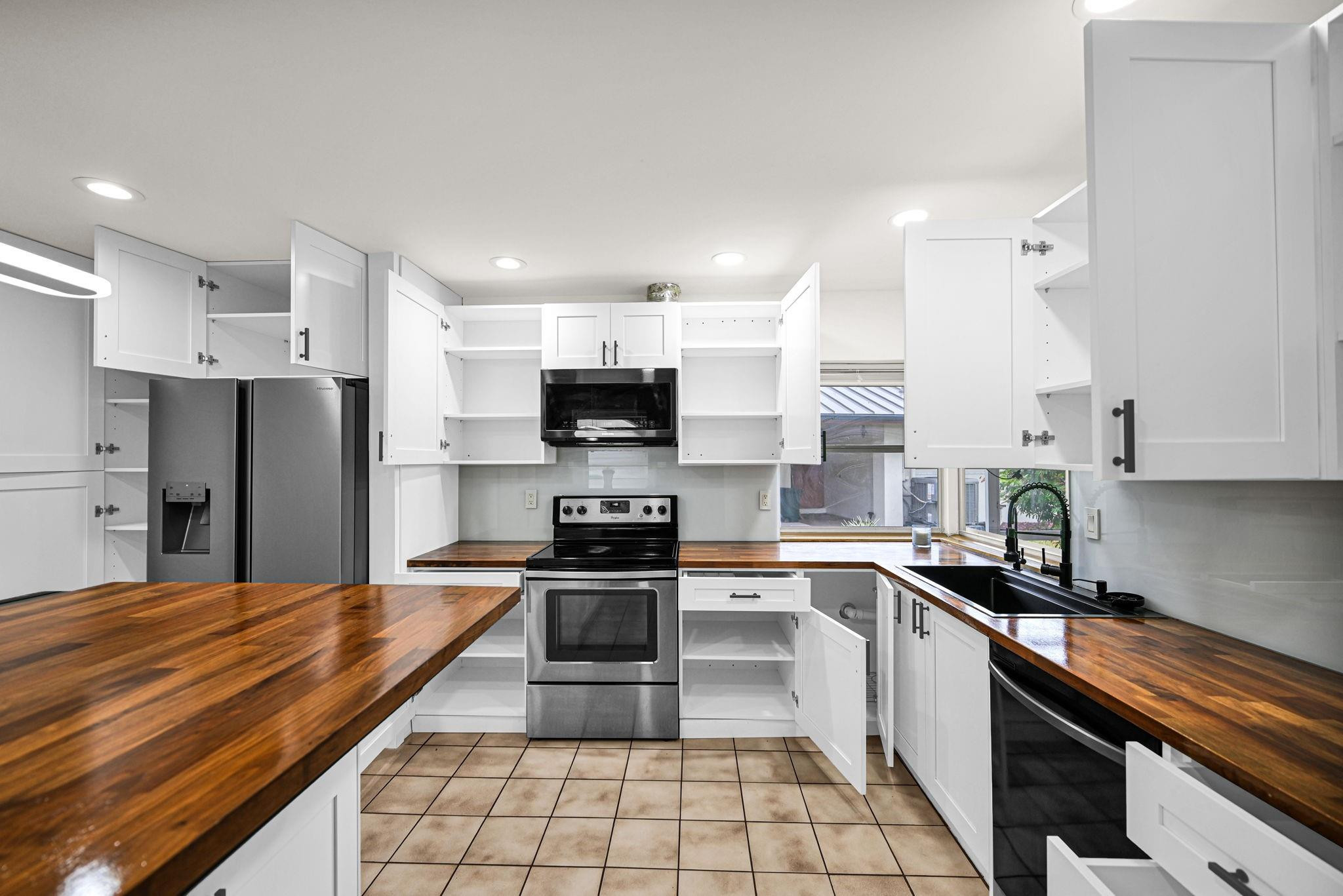 THE HILLS OF INVERRARY - Residential