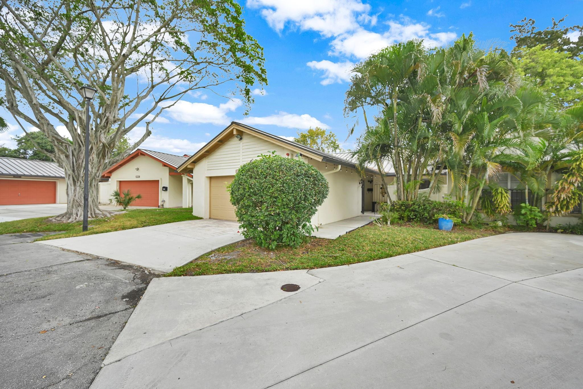 THE HILLS OF INVERRARY - Residential