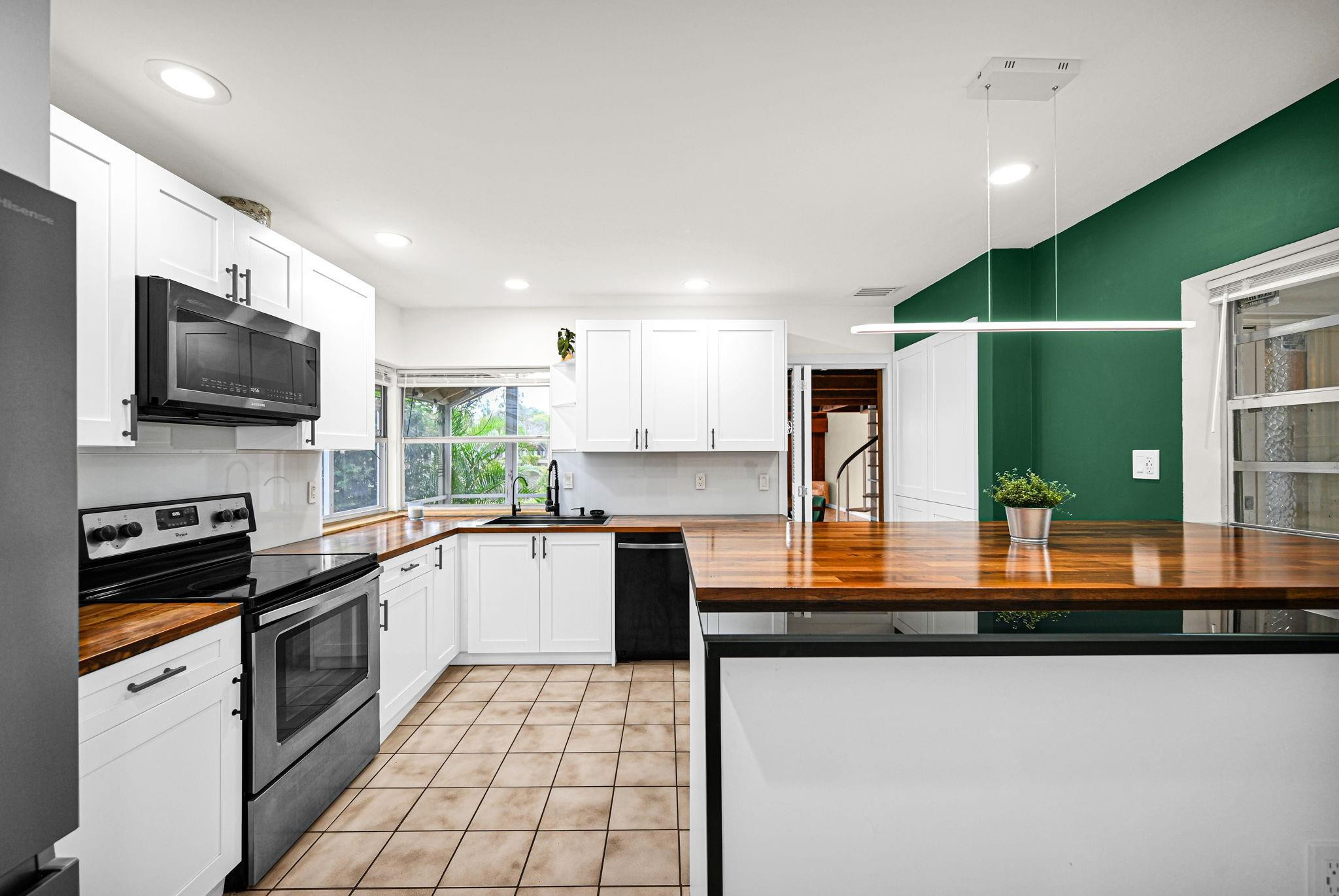 THE HILLS OF INVERRARY - Residential