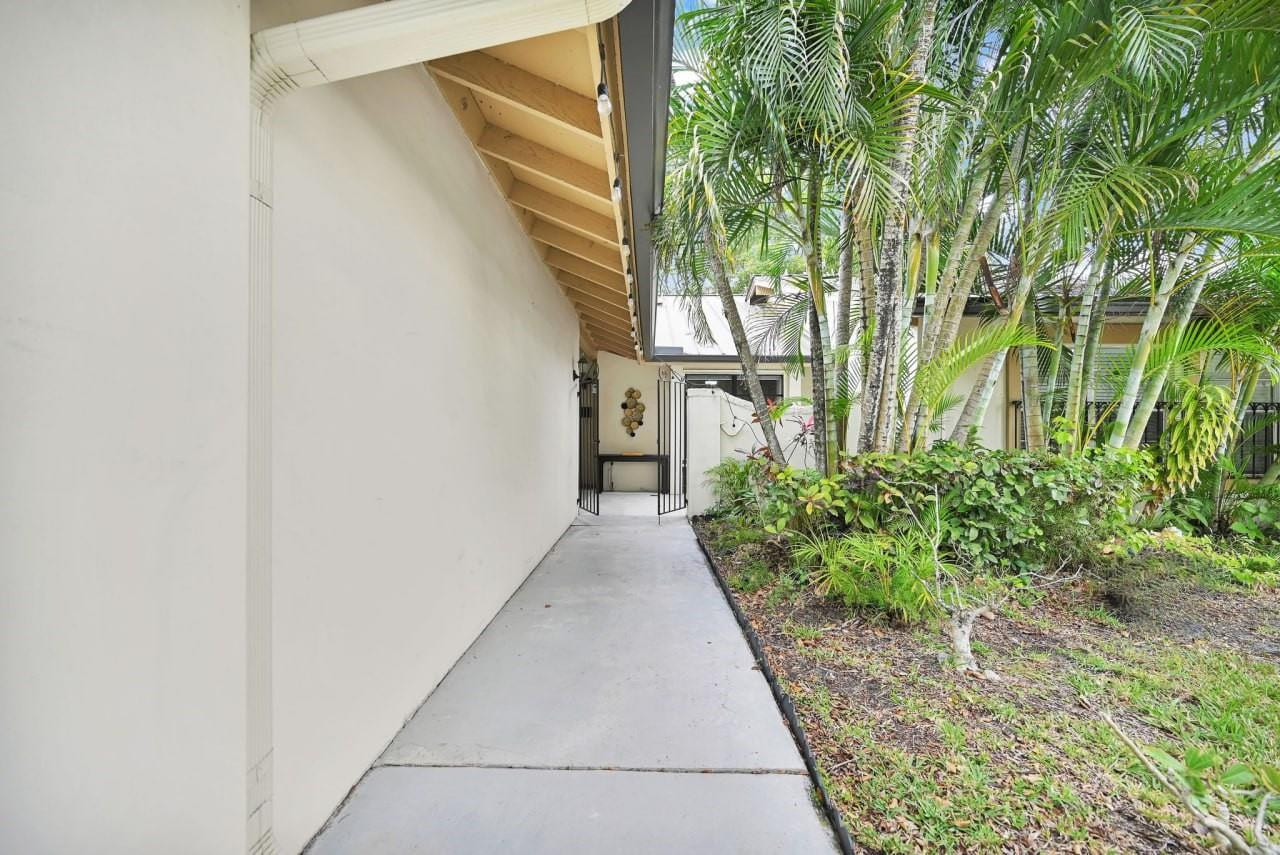 THE HILLS OF INVERRARY - Residential