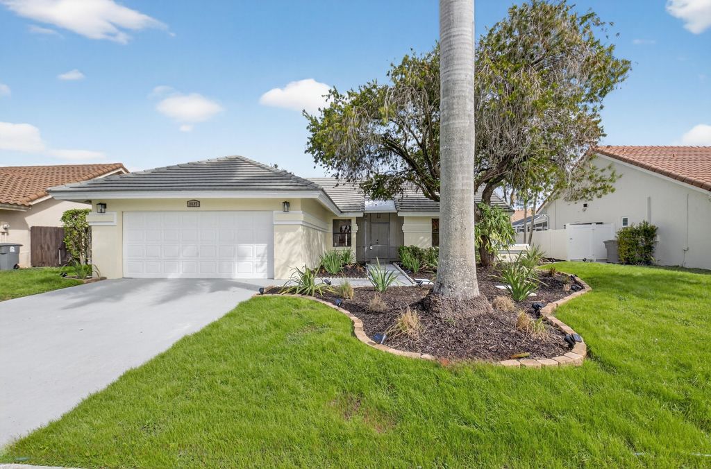 Photo of 9537 Majestic Way, Boynton Beach, FL 33437 (MLS # B26002606)