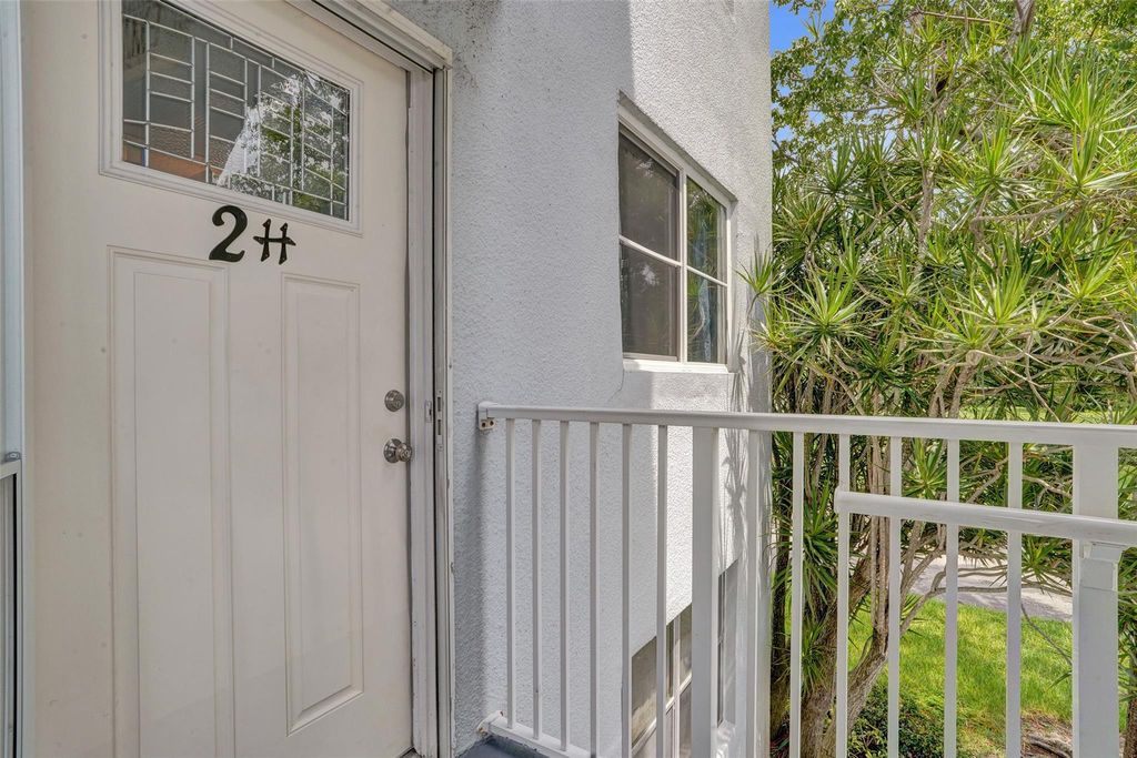 Photo of 114 Royal Park Drive #2H, Oakland Park, FL 33309 (MLS # F10524722)