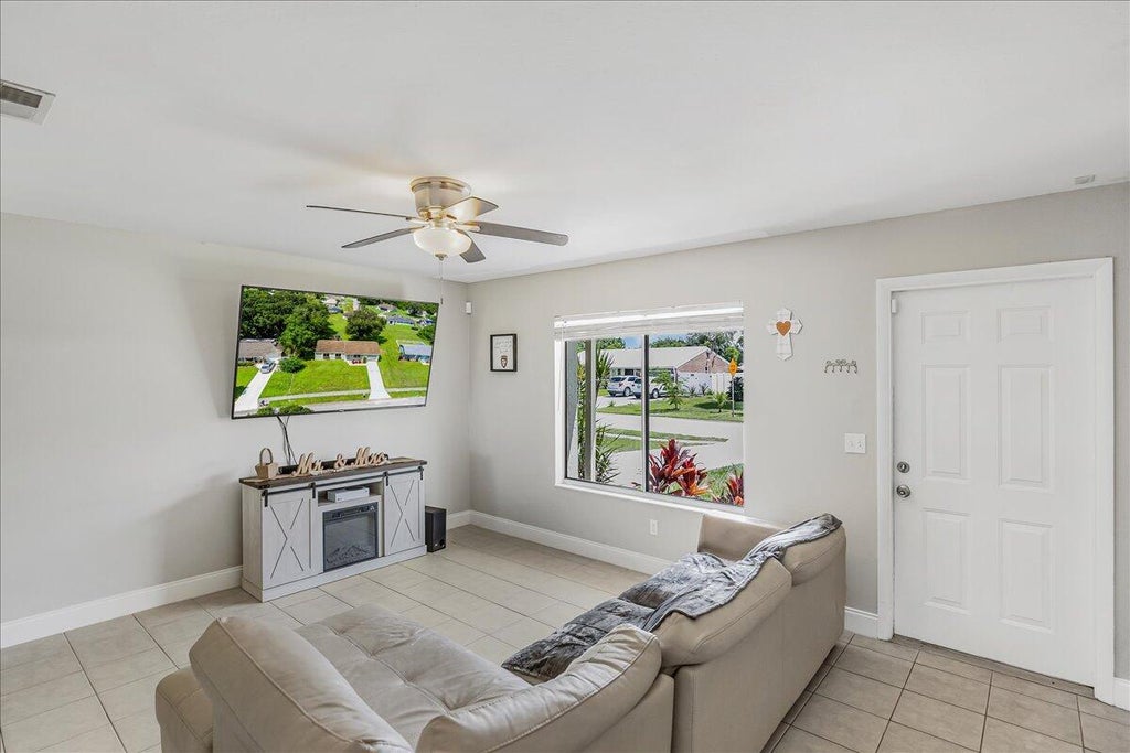 Photo of 332 SW Belmont Circle, Port Saint Lucie, FL 34953 (MLS # R11016260)