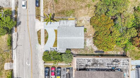 Single Family Residence in Fort Lauderdale FL 2145 20th St St 50.jpg