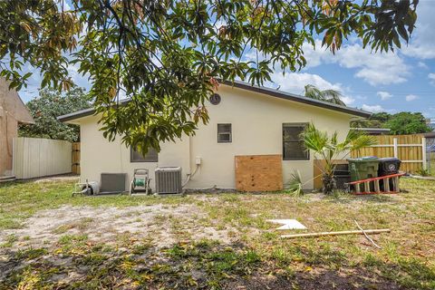 Single Family Residence in Fort Lauderdale FL 2145 20th St St 33.jpg