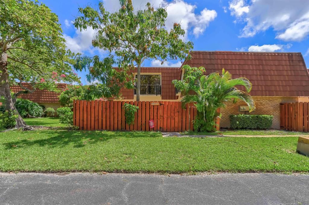 Photo of 3305 Spanish Wells Drive #B, Delray Beach, FL 33445 (MLS # R10806326)