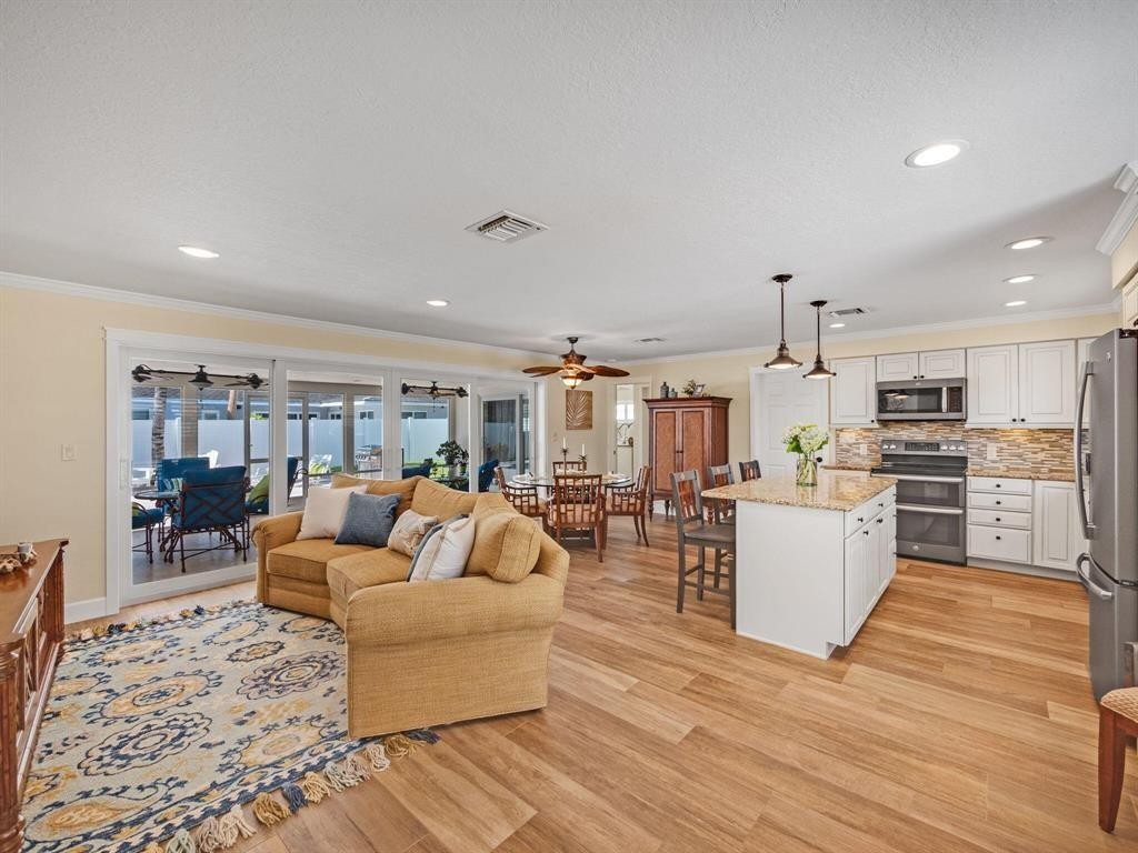 LIGHTHOUSE POINT 6TH SEC - Residential Lease