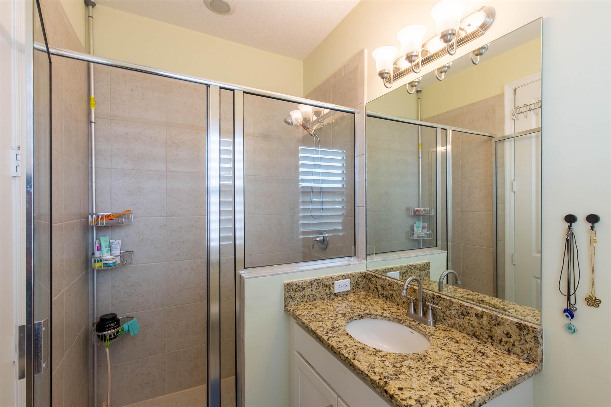 LANTANA FARMS PUD - Residential Lease