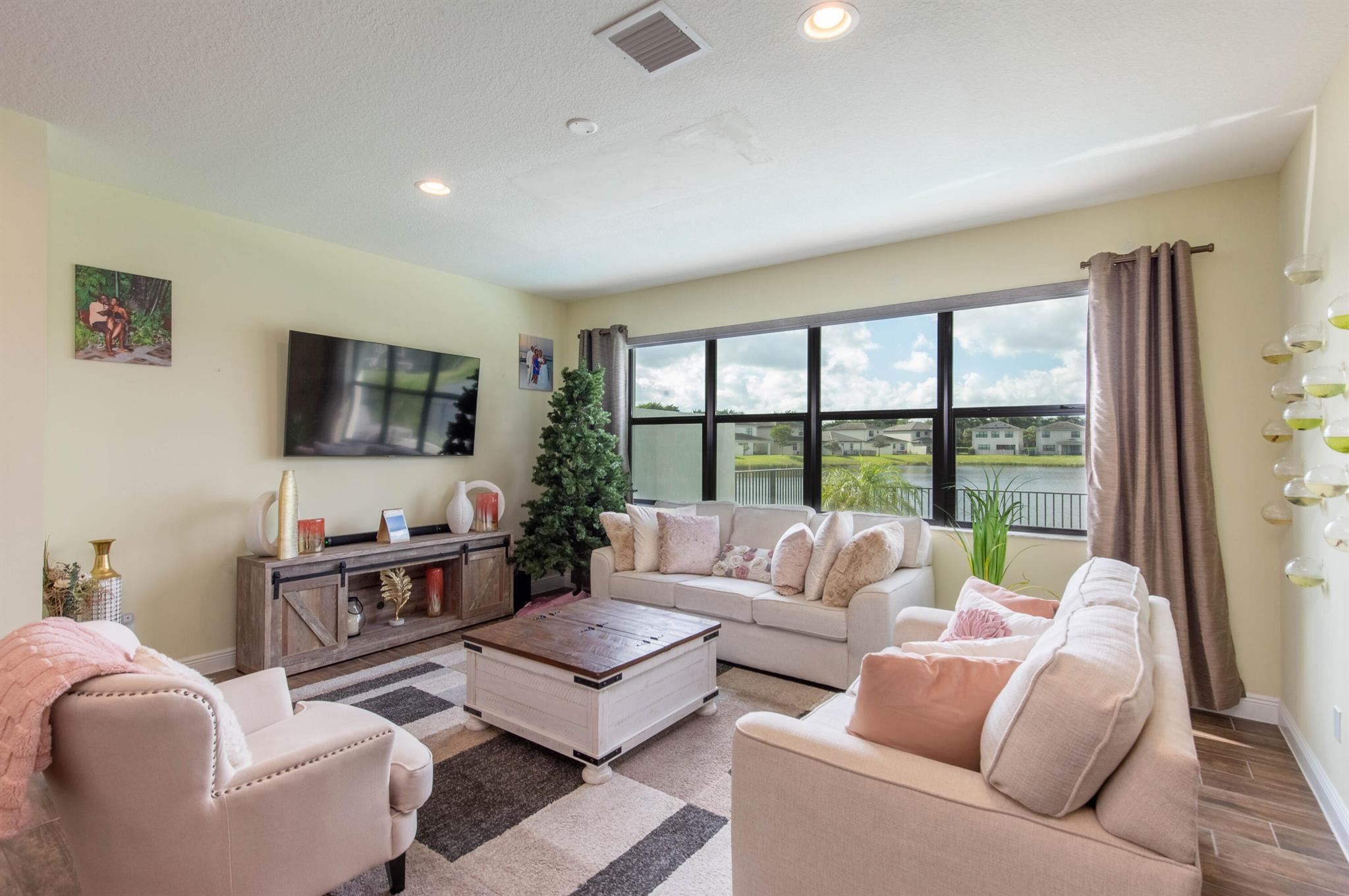 LANTANA FARMS PUD - Residential Lease