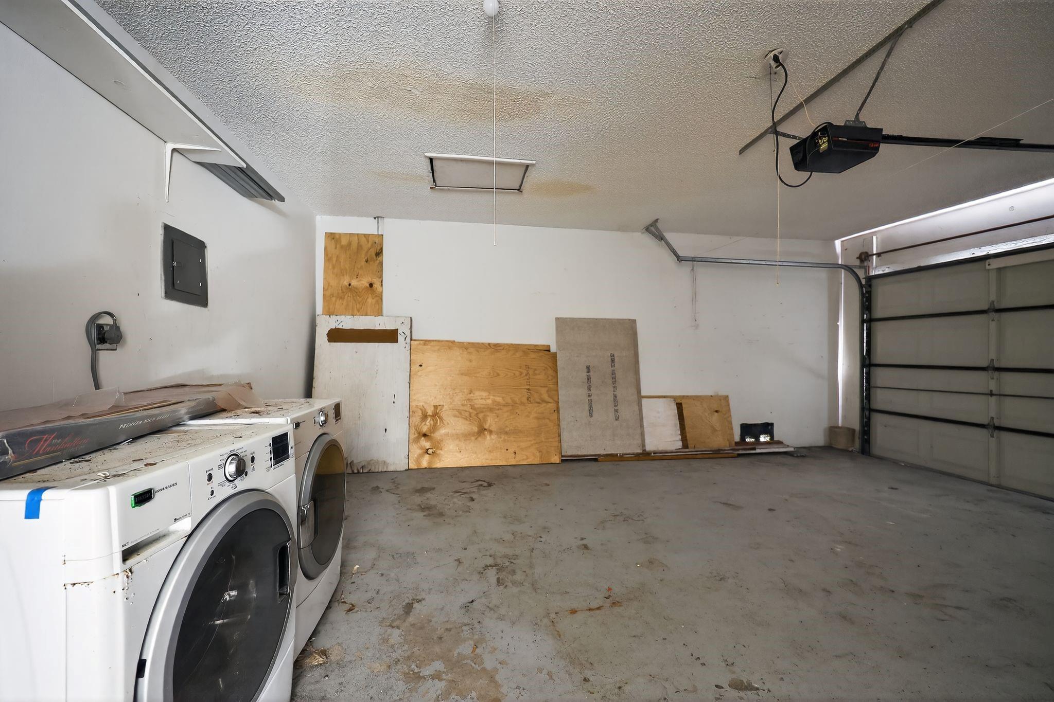 11603 NW 26th St, Coral Springs, FL, 33065/$339,000 2 11603 NW 26th St