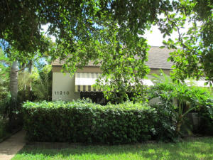 Cute 3/2 end unit villa style townhome featuring open courtyard, lots of natural light, low HOA fees, all close to everything Palm Beach Gardens has to offer including shopping, restaurants and nightlife! This is a Fannie Mae HomePath property.