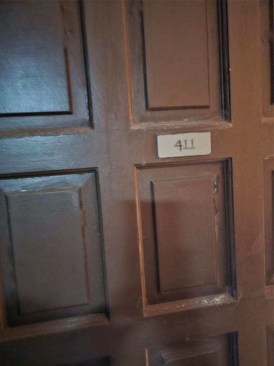 Condominium unit priced for a quick sale. This 2/2 1200 sq ft condominium  is a handyman special that needs TLC and some updating. Spectacular lake views from the balcony and 2nd bedroom.  No rental within 1st year of ownership. Must have 10% deposit on contract. Sold in an "AS IS" condition.