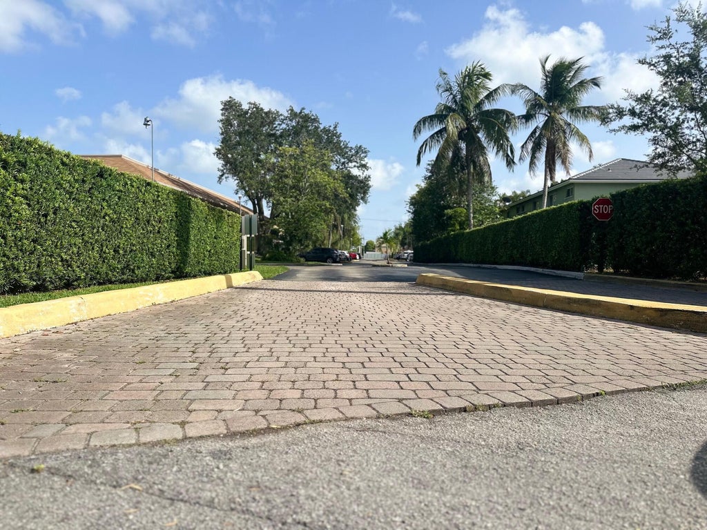 Photo of 121 HIDDEN CT Road #11-C, Hollywood, FL 33023 (MLS # B26060874)