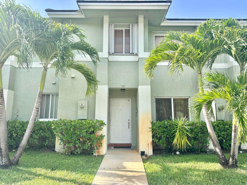 Photo of 121 HIDDEN CT Road #11-C, Hollywood, FL 33023 (MLS # B26060874)