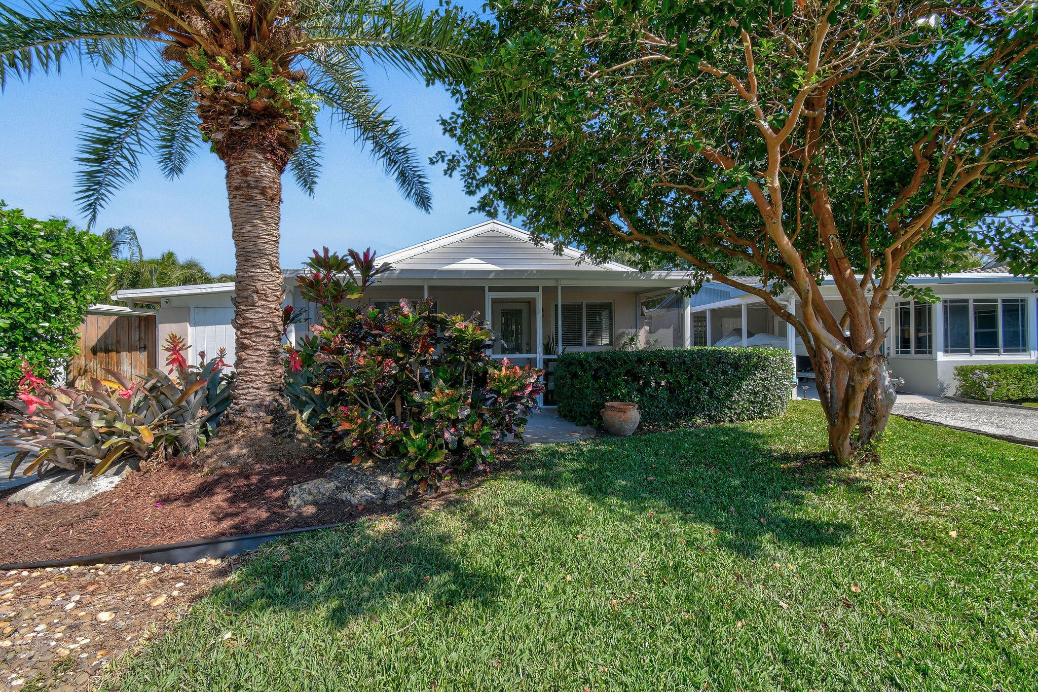 2401 COUNTRY OAKS