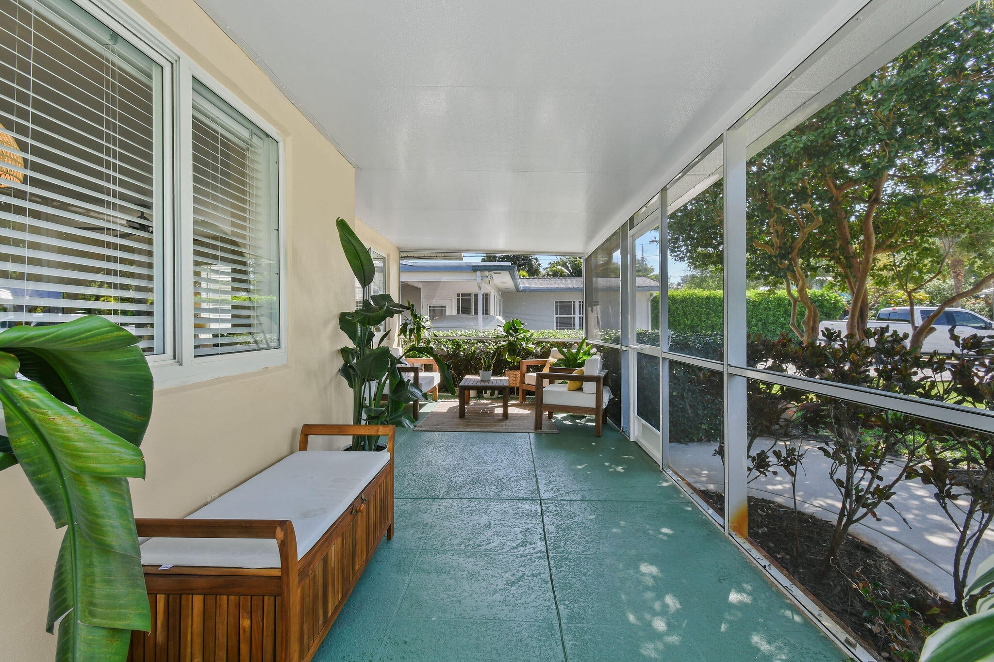 2401 COUNTRY OAKS