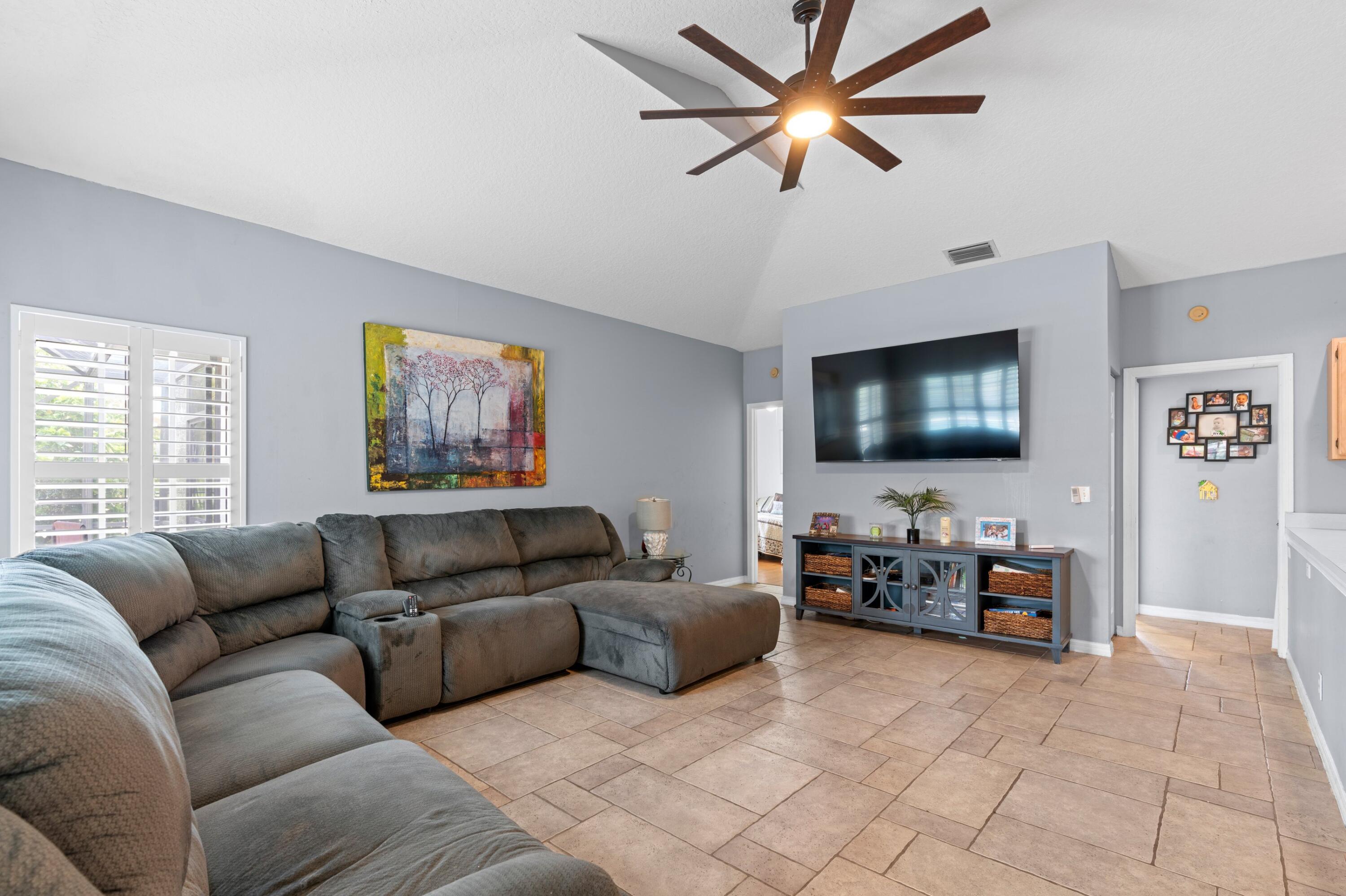 GREENVIEW SHORES 2 OF WELLINGTON - Residential